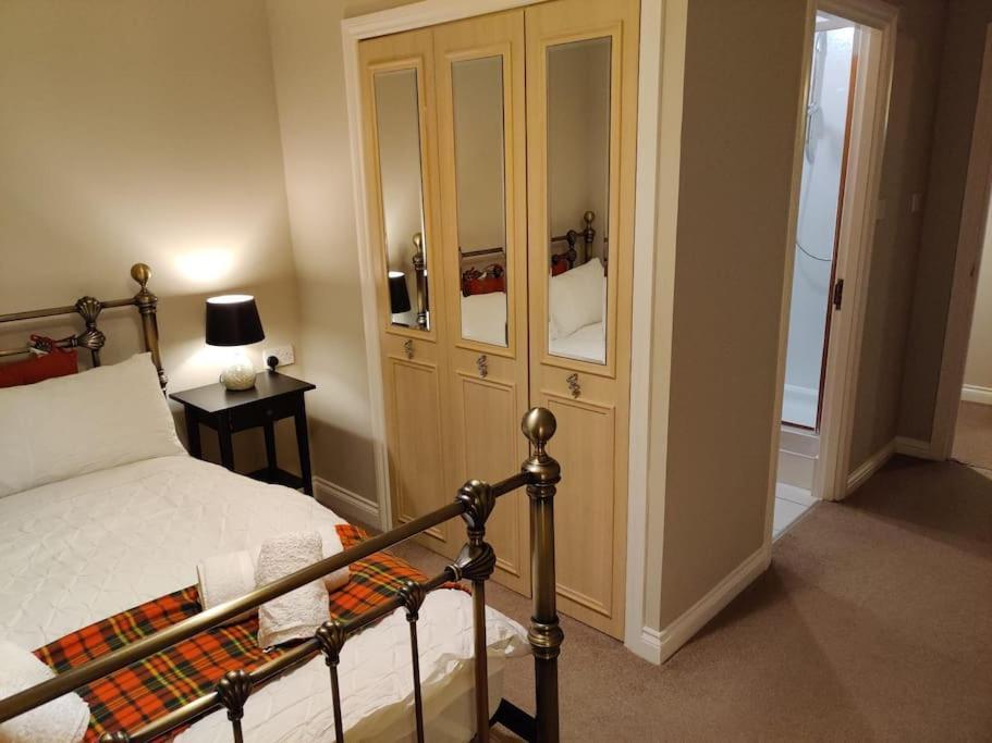 Next To The Palace And Royal Mile With Parking EDI Eksteriør bilde